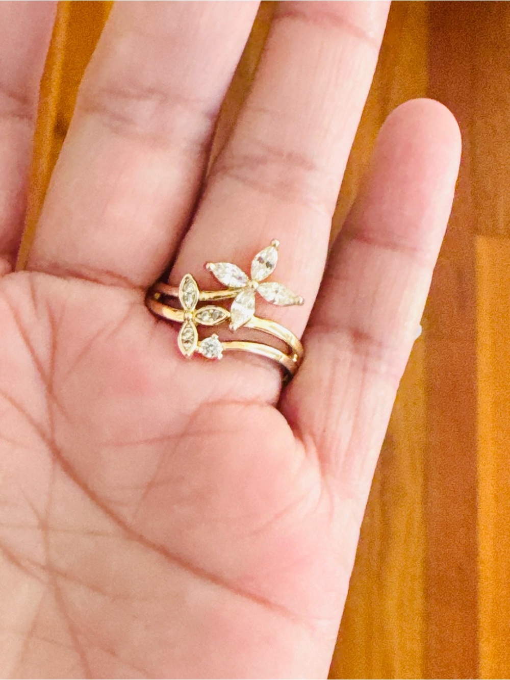 18KnGold Plated Floral Cubic Zirconia women’s ring. Size 8. New